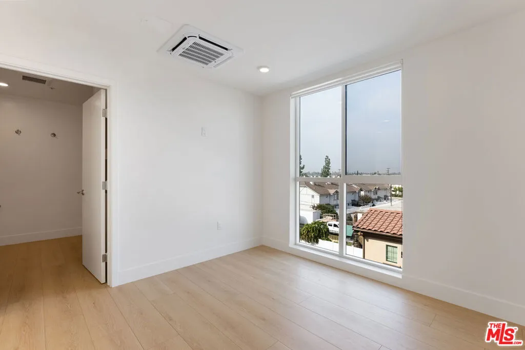 Cypress, California 90630, United States, 3 Bedrooms Bedrooms, ,2 BathroomsBathrooms,Residential,Active,239300