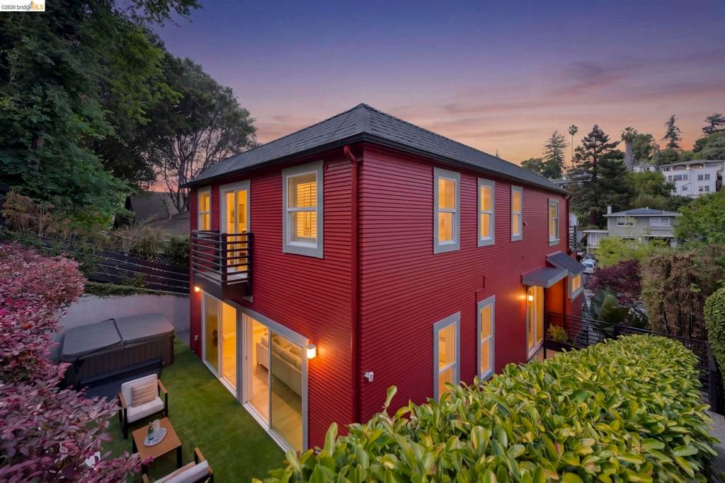 Photo of 683 Mandana Blvd. Blvd, Oakland, CA 94610 (MLS # 41131297)