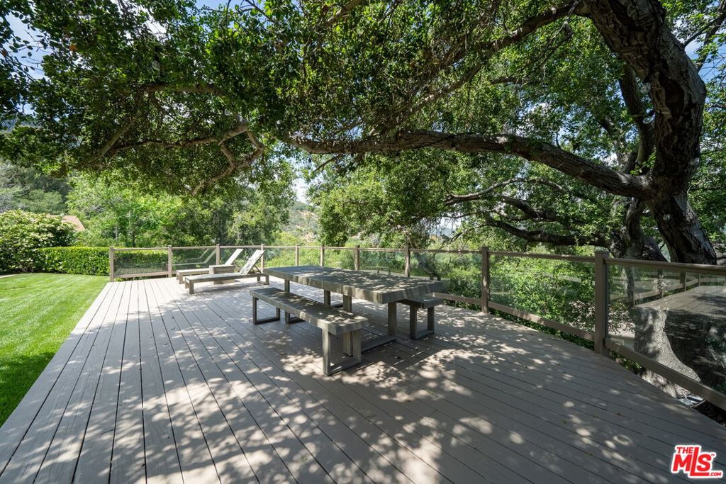 1205 Fernwood Pacific Drive