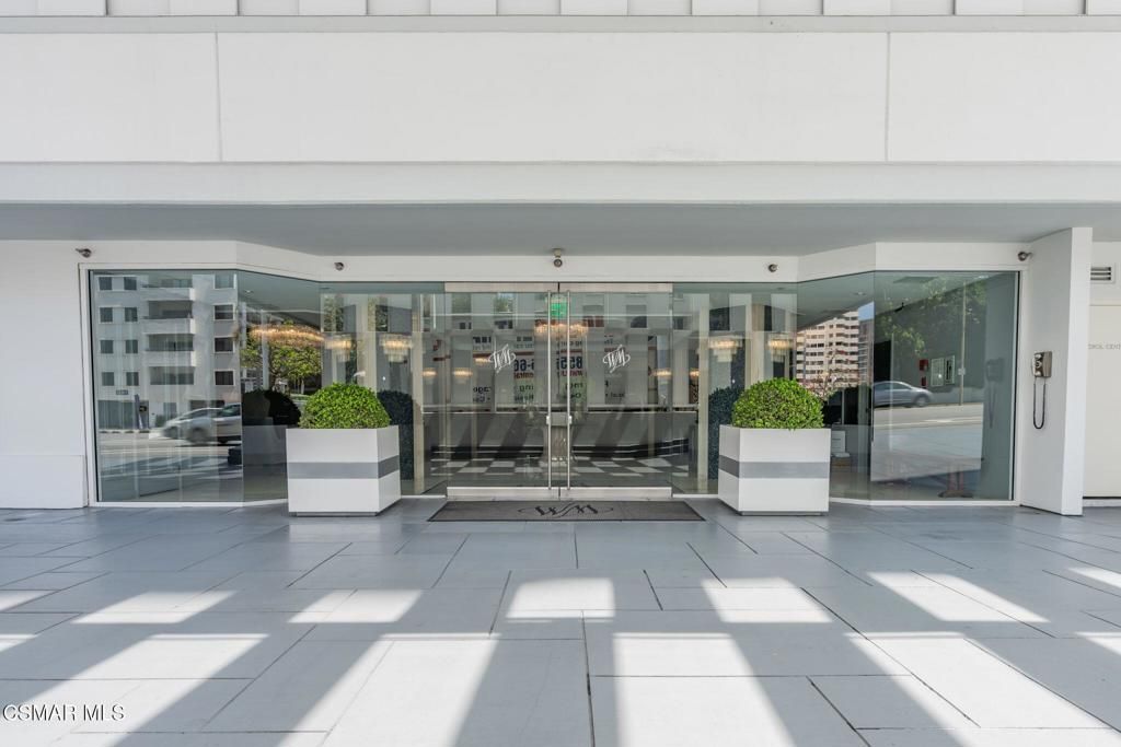 Photo of 10660 Wilshire Boulevard #410, Los Angeles, CA 90024 (MLS # 225005635)