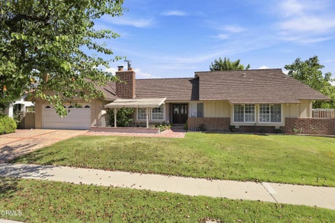 Photo of 195 W Avenida De Las Flores, Thousand Oaks, CA 91360 (MLS # V1-37751)
