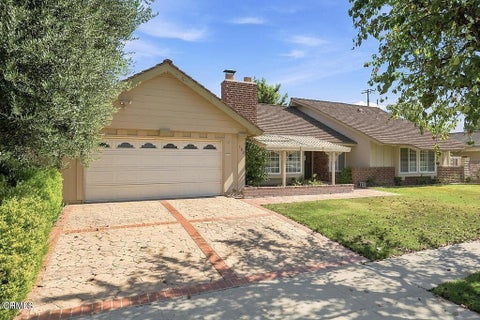 Photo of 195 W Avenida De Las Flores, Thousand Oaks, CA 91360 (MLS # V1-37751)