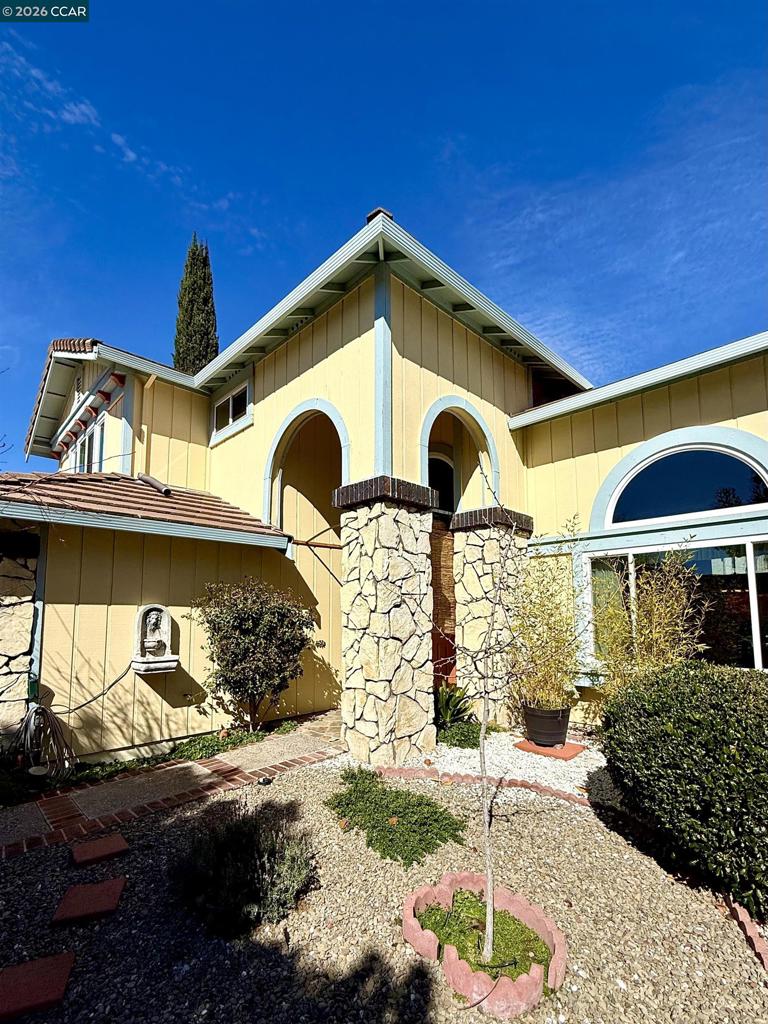 2504 2504 Brocket Court