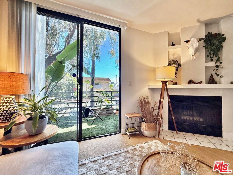 2500 Abbot Kinney Boulevard 6