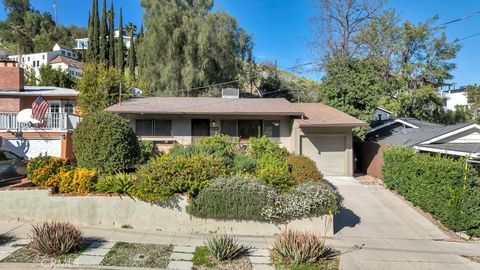 Photo of 21501 Velicata Street, Woodland Hills, CA 91364 (MLS # SR25272445)