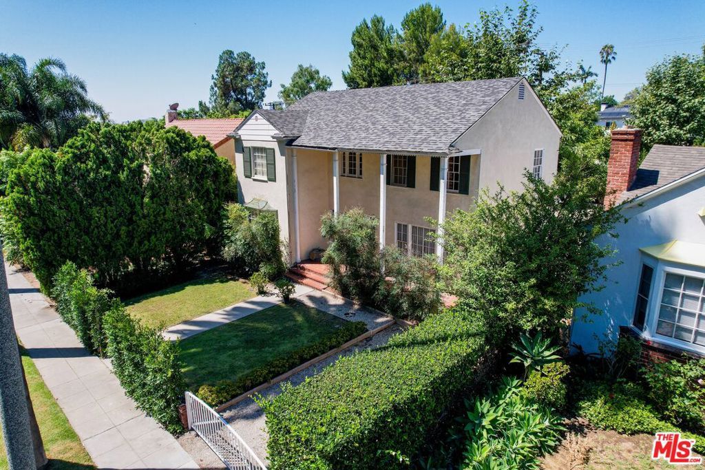 Photo of 713 N Doheny Drive, Beverly Hills, CA 90210 (MLS # 25579287)