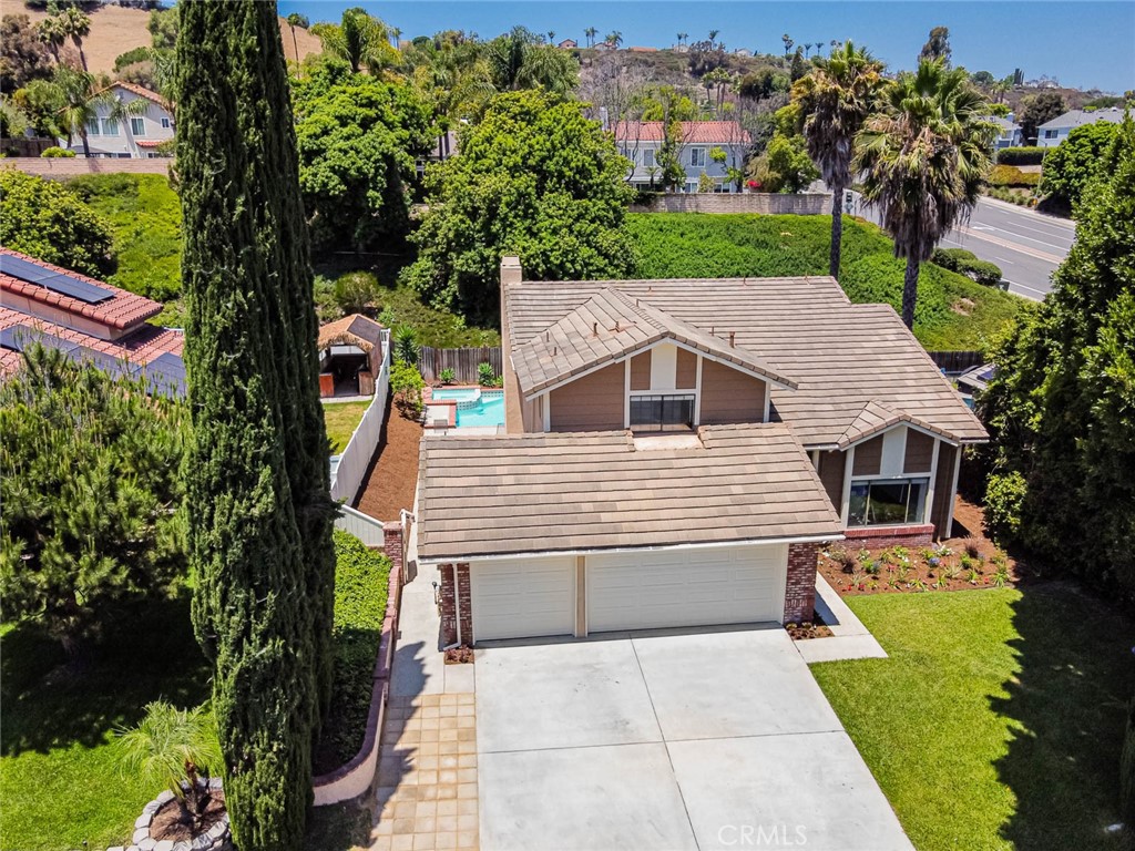 Laguna Niguel Four-Bedroom Gem with Private Entry Suite & Entertainer’s Backyard! Situated on a cul-de-sac in a desirable Laguna Niguel neighborhood, this spacious home offers a generous lot featuring a sparkling pool, spa, and an expansive area ideal for entertaining or relaxing outdoors. Inside, soaring vaulted ceilings upon entry and abundant natural light create an inviting atmosphere throughout. The thoughtful layout includes formal living and dining rooms, a comfortable family room, and a cozy breakfast nook adjacent to the kitchen. The kitchen is appointed with elegant quartz countertops and offers views of the beautifully landscaped backyard.
The versatile floor plan includes a downstairs bedroom with private exterior access and a nearby bathroom with a walk-in shower—perfect for guests, extended family, or a home office. Upstairs, the large primary suite features a soaking tub, separate shower, dual sinks, and a walk-in closet. Two additional upstairs bedrooms are connected by a Jack-and-Jill bathroom, offering both space and privacy. Recent enhancements add both comfort and style, featuring fresh interior and exterior paint, tile flooring on the main level, new carpet upstairs, updated blinds throughout, and a complete PEX repipe. The lush backyard is adorned with vibrant rose bushes, mature greenery, and four fruit trees, while the front yard is equally well-maintained and inviting. Conveniently located near schools, parks, shopping, and more, this home combines space, functionality, and charm in one of Laguna Niguel’s most sought-after communities.