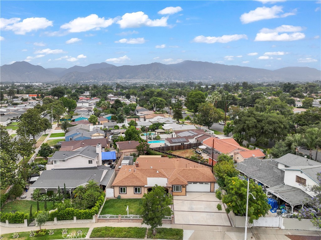 Welcome to 433 E Mason St – A Rare, Spacious Single-Story Gem in Azusa!
This beautifully updated 3-bedroom, 2-bath home offers a unique opportunity to own a single-story residence with over 2,200 sq ft of living space—a rare find in this desirable neighborhood. Situated on a generous 7,247 sq ft lot, this home is perfect for growing families, multigenerational living, or anyone who values space, convenience, and thoughtful design. This property can function as a two with its own private entrace to the family room with its own bathroom and kitchenette!
Step inside to discover a flexible floor plan that includes a massive family room with its own private entrance and built-in king-size Murphy bed—ideal for guests, a rental unit, or an in-law suite. The oversized hallway-turned-library, added in 2020, brings character and charm, while the expansive laundry and kitchenette area offers practical convenience rarely found in homes of this kind. Professional pics coming soon.
One of the standout features is the exceptional oversized bathroom equipped with three sinks, a handicap-accessible shower, and even a diaper changing station—perfect for caregiving needs or future planning.
Additional highlights include:
Private front patio with beautiful custom metal fencing
Kitchen has matching oven (that has air fryer and convention functions), microwave and dishwasher.
New covered backyard patio for relaxing or entertaining
2-car garage and driveway parking for up to 6 more vehicles
Located in a quiet, well-kept neighborhood
Just minutes from Downtown Azusa, APU, Citrus College, shopping, dining, freeways, and local parks
This home checks all the boxes—size, location, versatility, and comfort. Don’t miss your chance to own this one-of-a-kind property listed at $845,000. Schedule your private tour today!
First showing 25.06.28. And professionals picture will be up soon.