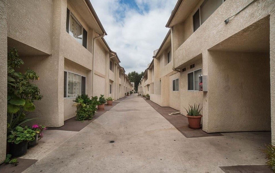 7631 Reseda Blvd. 57V