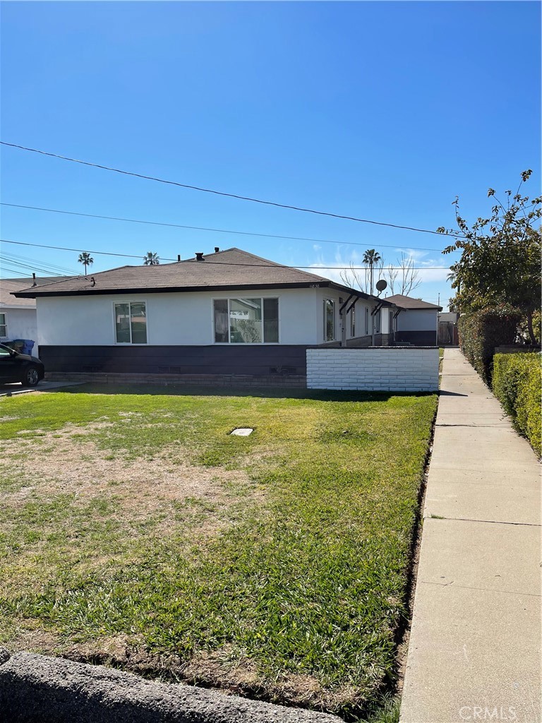 NEWLEY REMODELED TRIPLEX IN A GREAT AREA OF WHITTIER. EACH UNIT HAS 2 SPACIOUS BEDROOMS AND 1 FULL BATHROOM WITH 1 DETACHED GARAGE AND ADDITIONAL ASSIGNED PARKING. 2 OF 3 UNITS ARE ON A MONTH TO MONTH LEASE AND THE FRONT UNIT IS CURRENTLY VACANT. NEW INTERIOR AND EXTERIOR PAINT, NEW HARDWOOD LAMINATE FLOORS WITH NEW KITCHEN CABINETS. EACH UNIT ALSO HAS ITS OWN LAUNDRY ROOM. ALL 3 UNITS CAN BE DELIVERED VACANT AT THE CLOSE OF ESCROW!!