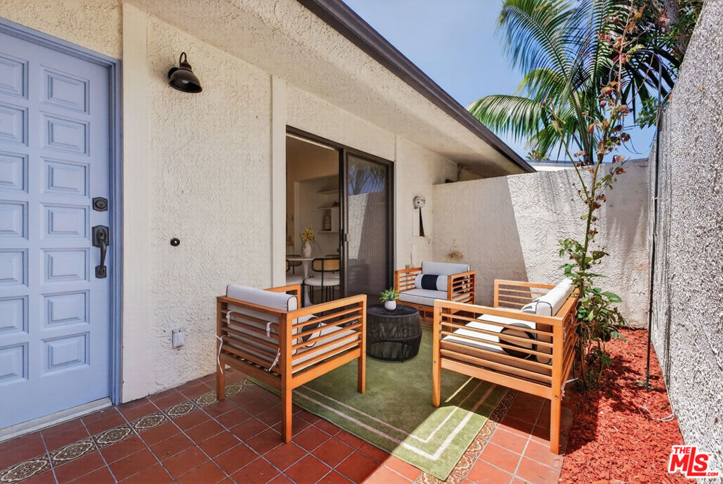 6762 Las Olas Way