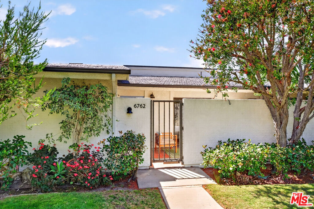 6762 Las Olas Way