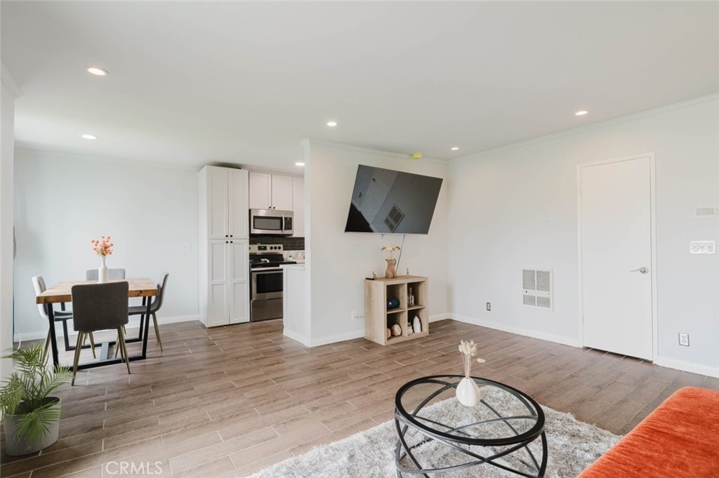 3734 S Canfield 330