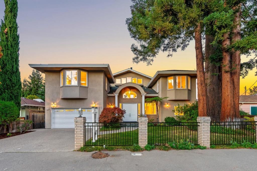 Photo of 325 E Oakwood Boulevard, Redwood City, CA 94061 (MLS # ML82004492)