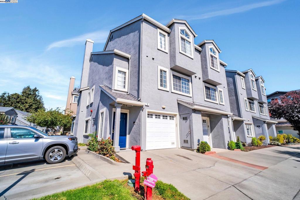 DIAMOND CROSSING - Residential