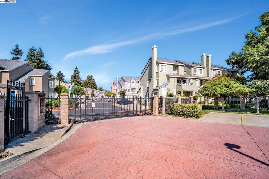 DIAMOND CROSSING - Residential