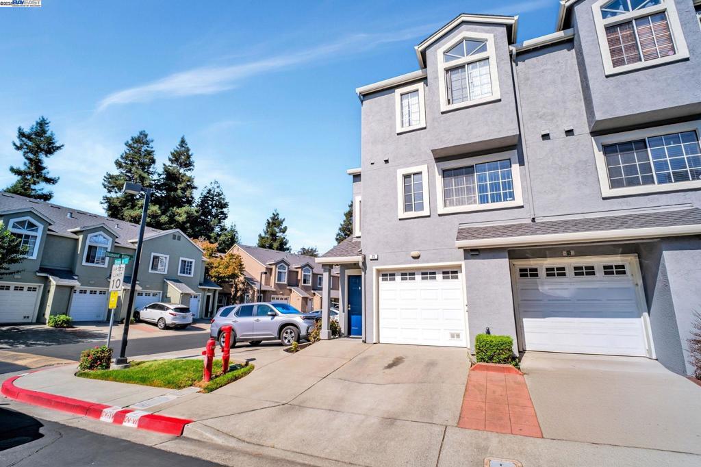 DIAMOND CROSSING - Residential