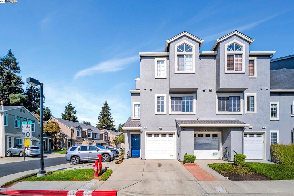 DIAMOND CROSSING - Residential