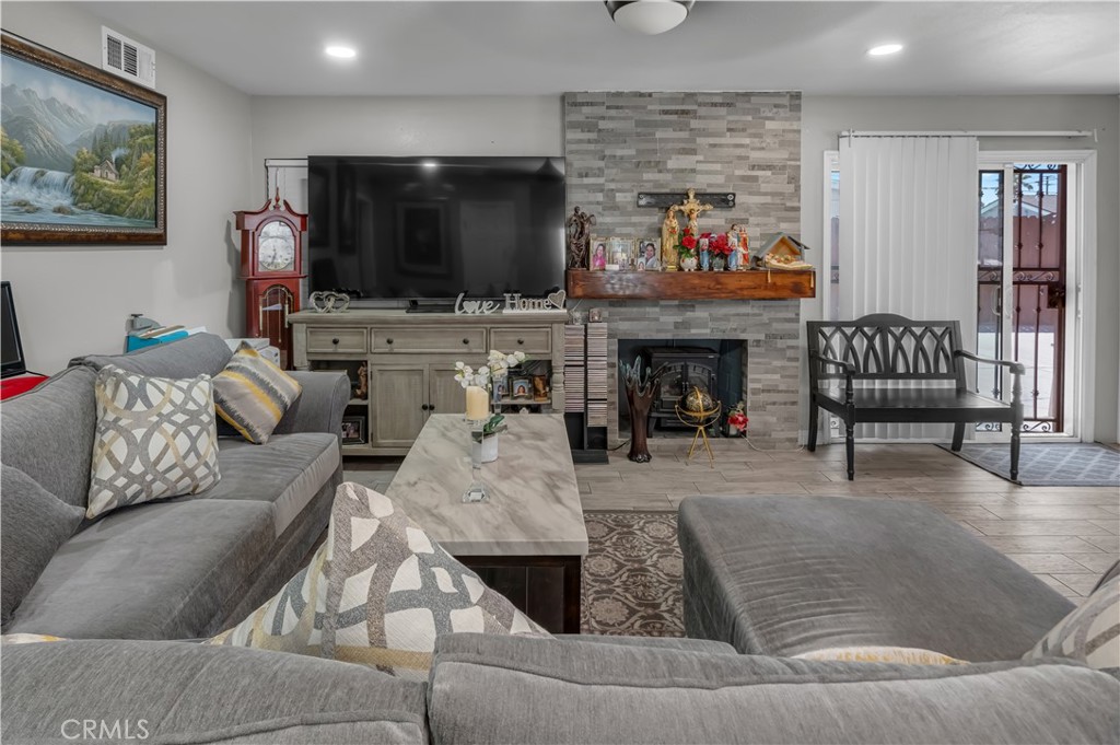 3559 Ferndale