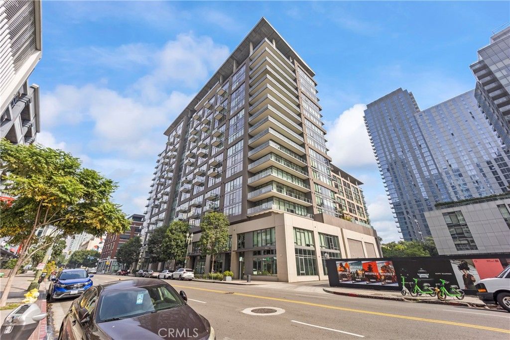 Photo of 1100 S Hope St #1704, Los Angeles, CA 90015 (MLS # OC25249564)