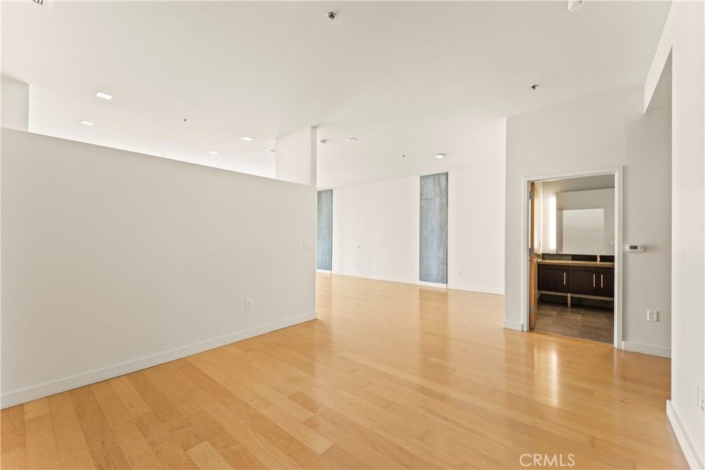 Photo of 1100 S Hope St #1704, Los Angeles, CA 90015 (MLS # OC25249564)