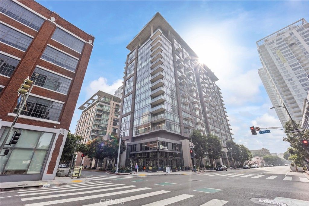 Photo of 1100 S Hope St #1704, Los Angeles, CA 90015 (MLS # OC25249564)