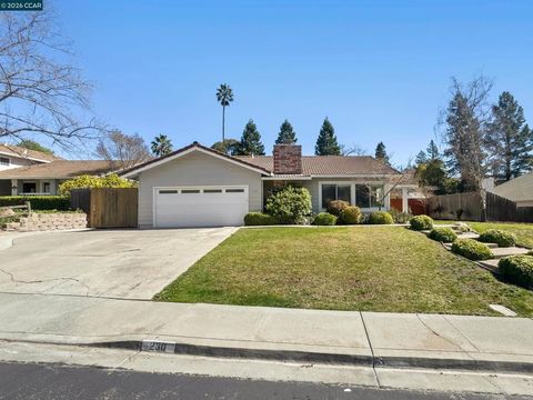 Photo of 230 230 Royal Palm Place Pl, Danville, CA 94526 (MLS # 41126672)