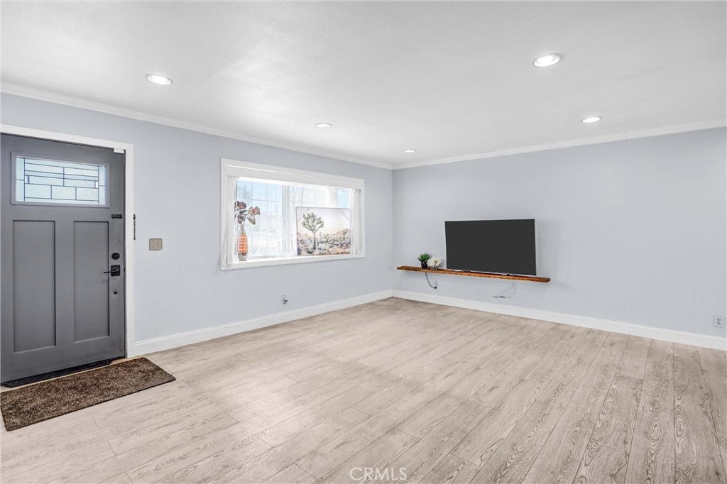 3426 S Hedgerow