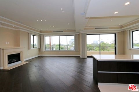 Photo of 12234 Montana Avenue #402, Los Angeles, CA 90049 (MLS # 26992885)