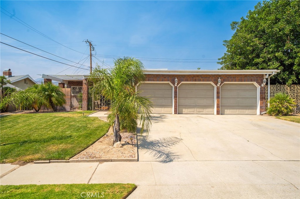 Welcome to one of Highland’s most coveted neighborhoods! Located near Yaamava’ Resort & Casino, this home offers added peace of mind with regular patrols by the San Manuel Department of Public Safety.
Step into a bright, open living room with soaring high ceilings and an abundance of natural light—so much that we had the windows professionally tinted for added comfort and privacy. The main living and dining areas feature upgraded flooring, complemented by a remodeled bathroom that adds a modern touch.
For added privacy and security, the front entrance includes a privacy door to deter solicitors. Plus, enjoy the flexibility of a bonus living space next to the garage—perfect as a home office, workout room, or guest area. Please note: this bonus area is not included in the home's listed square footage, offering even more usable space than advertised.
The backyard is ideal for relaxing or entertaining. Just bring your belongings—this home is truly move-in ready!