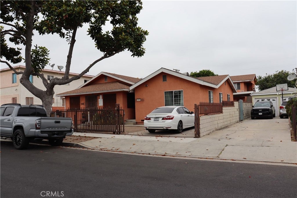 1025 W 103rd