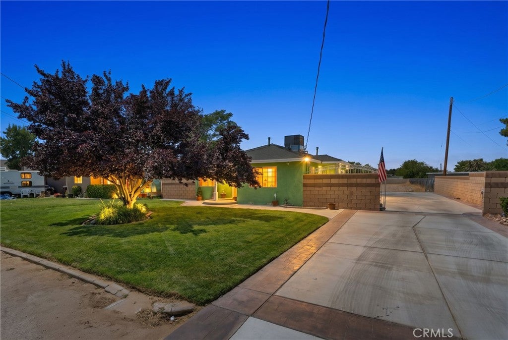 3333 W Avenue L4