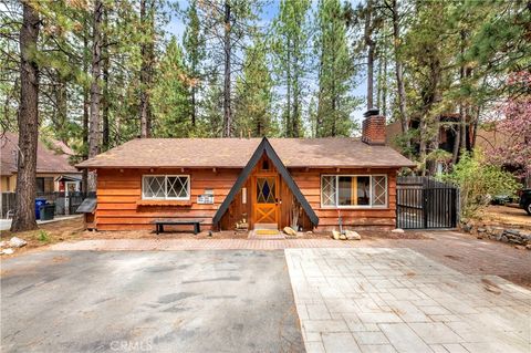 Photo of 42660 La Placida Ave, Big Bear Lake, CA 92315 (MLS # SW26064586)