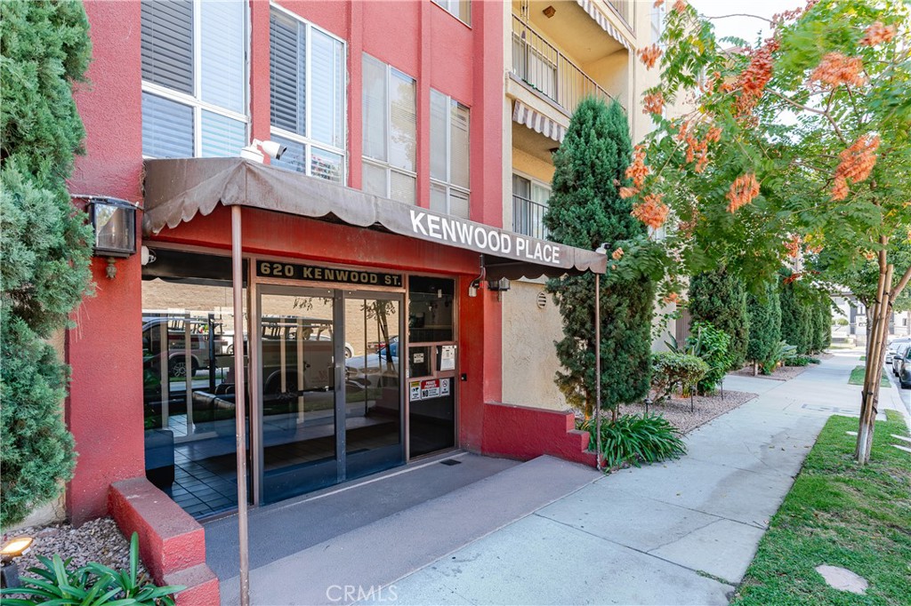 Welcome to Kenwood Place, where modern design and practical living come together in this beautifully renovated top-floor condo, nestled in one of Glendale’s most desirable neighborhoods. This spacious 2-bedroom, 2-bathroom residence features dual master suites, each with its own fully updated private bathroom—perfect for privacy, comfort, and flexibility.
The home showcases a bright, open-concept layout that seamlessly connects the living, dining, and kitchen areas, creating a warm and inviting space ideal for entertaining or everyday living. The kitchen has been tastefully remodeled with white shaker cabinetry, sleek quartz countertops, stainless steel appliances, and a stylish subway tile backsplash—all illuminated by recessed lighting and grounded by glossy porcelain tile floors.
Flooded with natural sunlight, the living area offers an airy, modern feel and an ideal setting for hosting friends or family. Each floor in the building is equipped with its own laundry area for added convenience, making daily routines effortless and efficient.
This well kept building also offers a variety of community amenities including a small on-site gym, a recreation room, and a sparkling pool. Located in a highly walkable pocket of Glendale, just minutes from shopping, dining, and local conveniences.