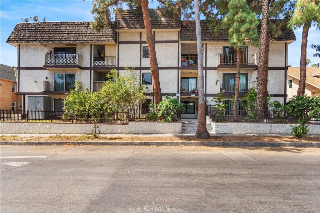1559 Winona Blvd