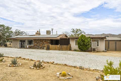 Photo of 7490 Barberry Avenue, Yucca Valley, CA 92284 (MLS # 26858811PS)