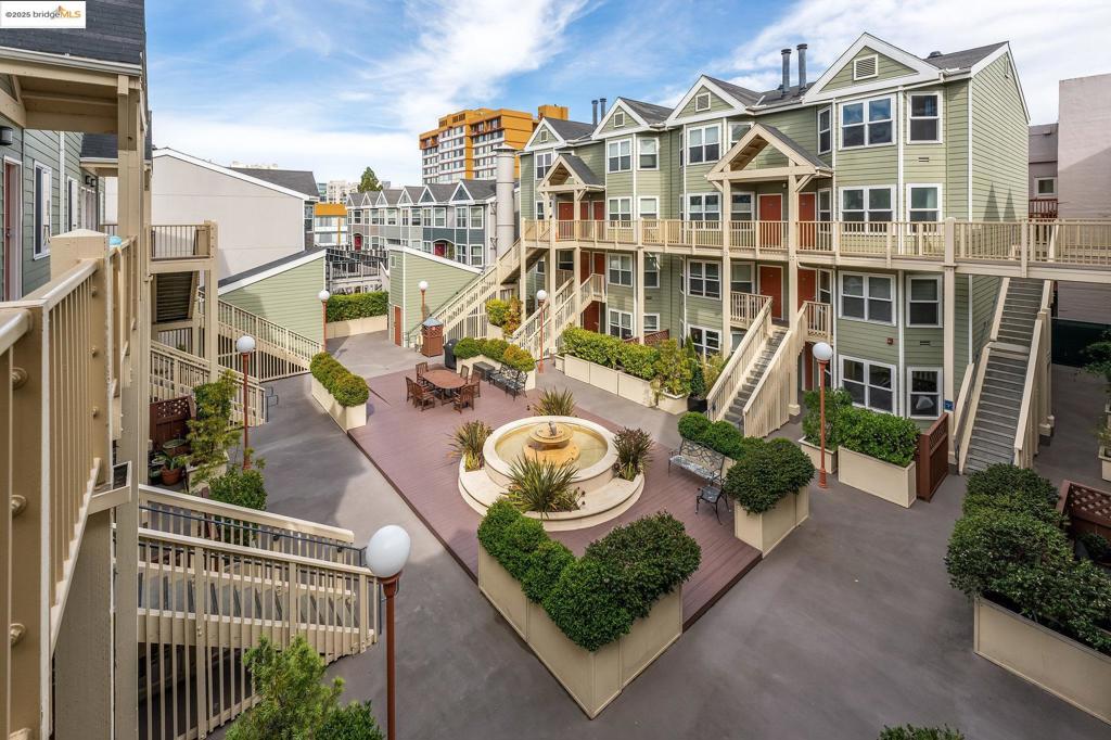 ALAMO SQUARE - Residential