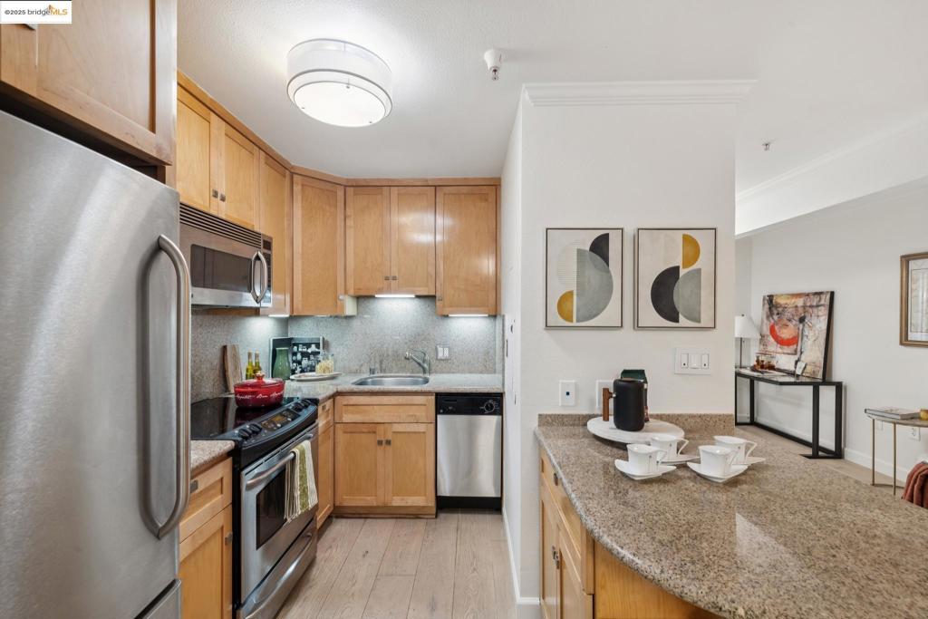 ALAMO SQUARE - Residential