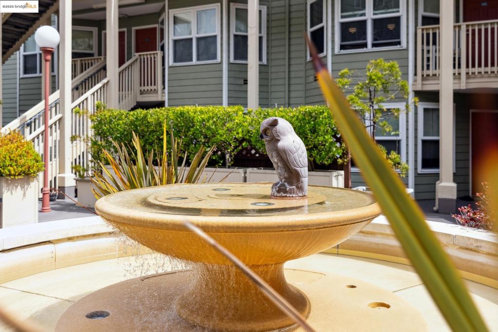 ALAMO SQUARE - Residential