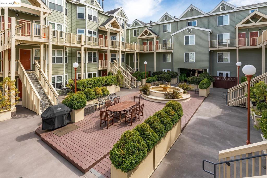 ALAMO SQUARE - Residential