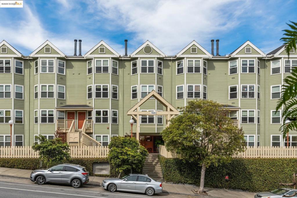 ALAMO SQUARE - Residential