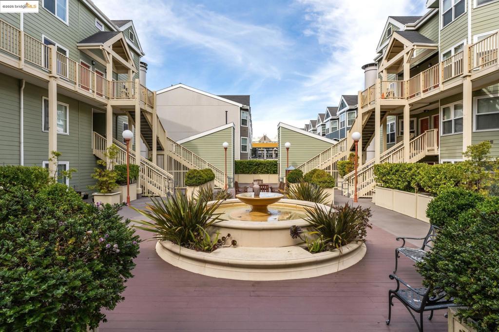 ALAMO SQUARE - Residential
