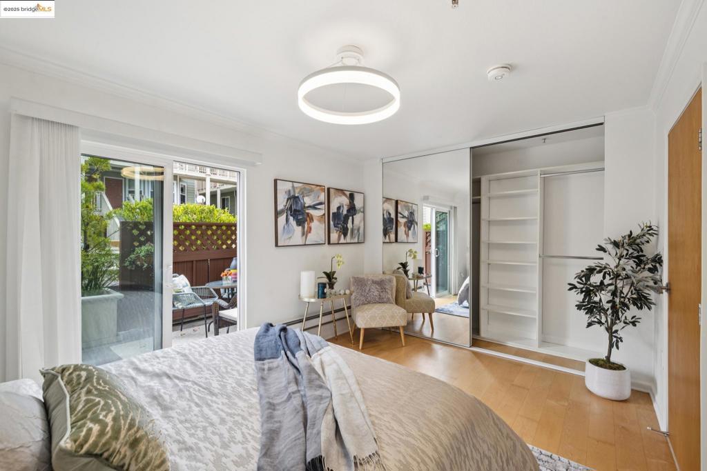 ALAMO SQUARE - Residential