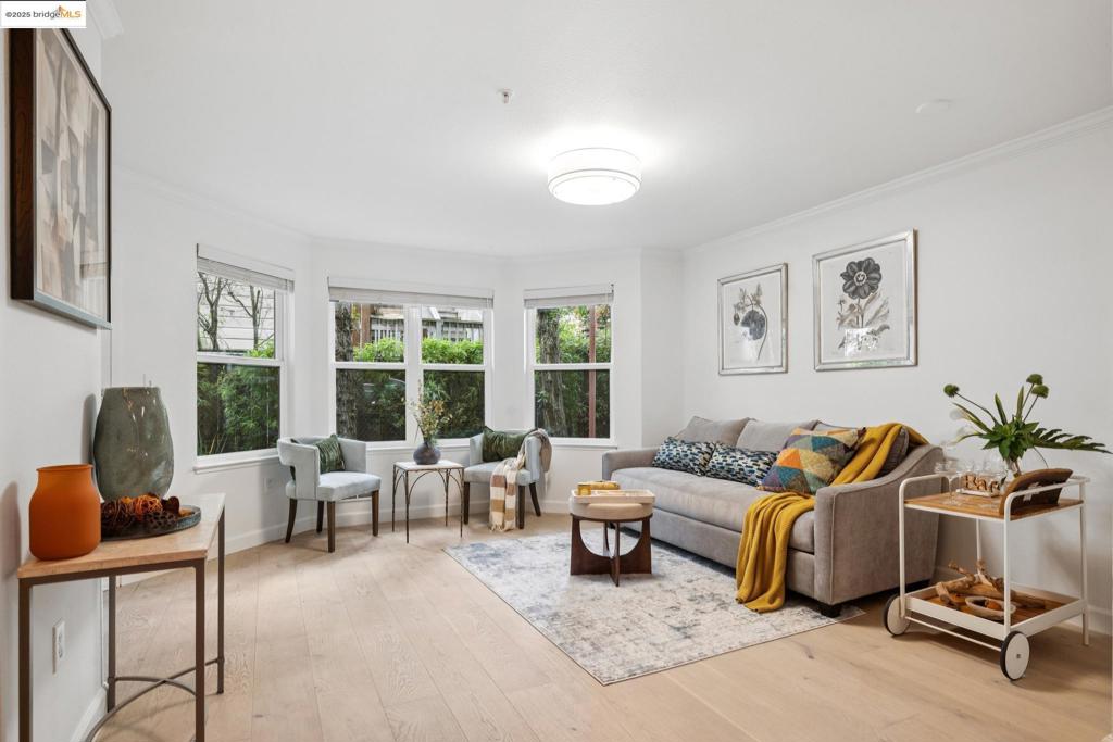 ALAMO SQUARE - Residential
