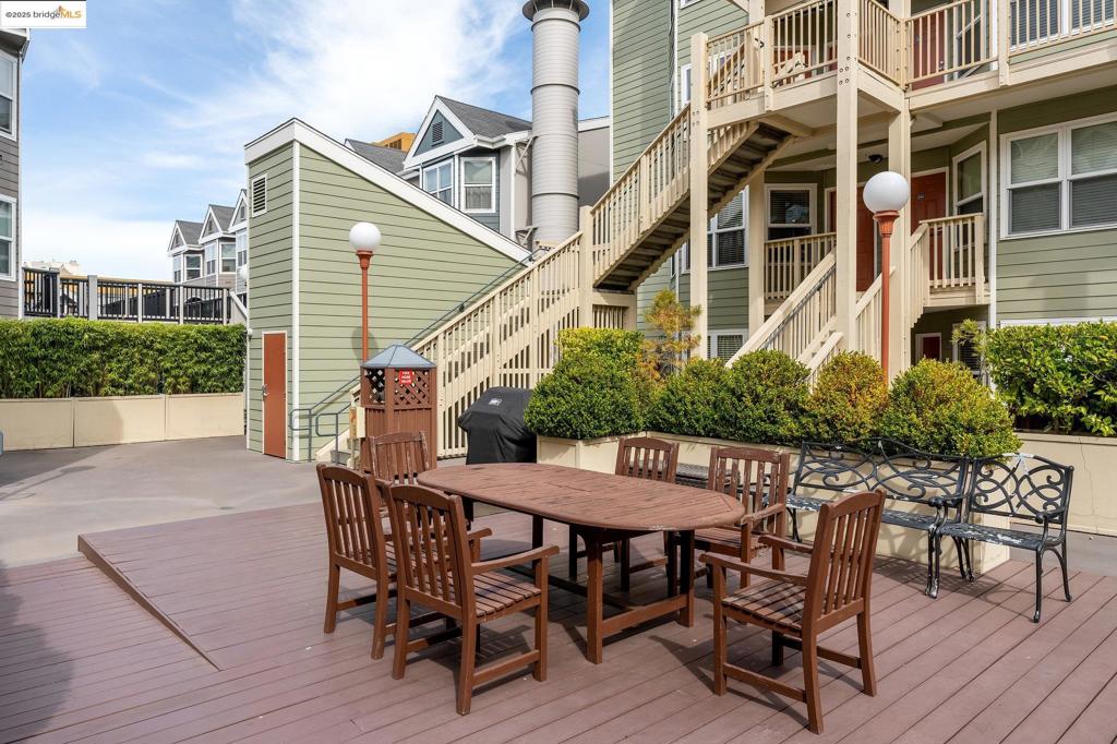 ALAMO SQUARE - Residential