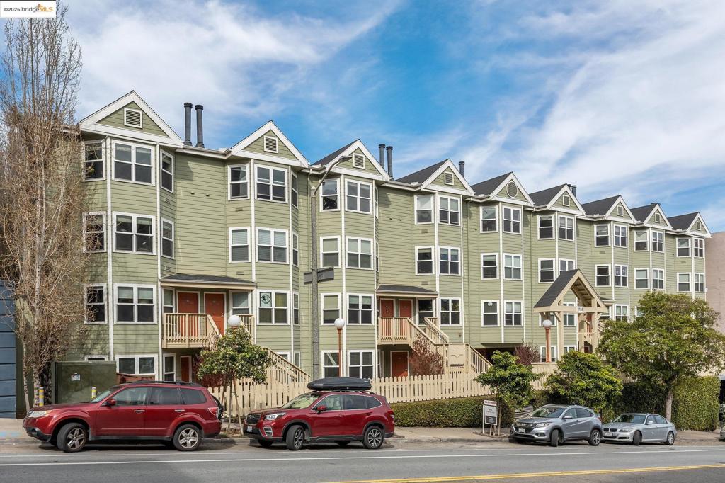 ALAMO SQUARE - Residential