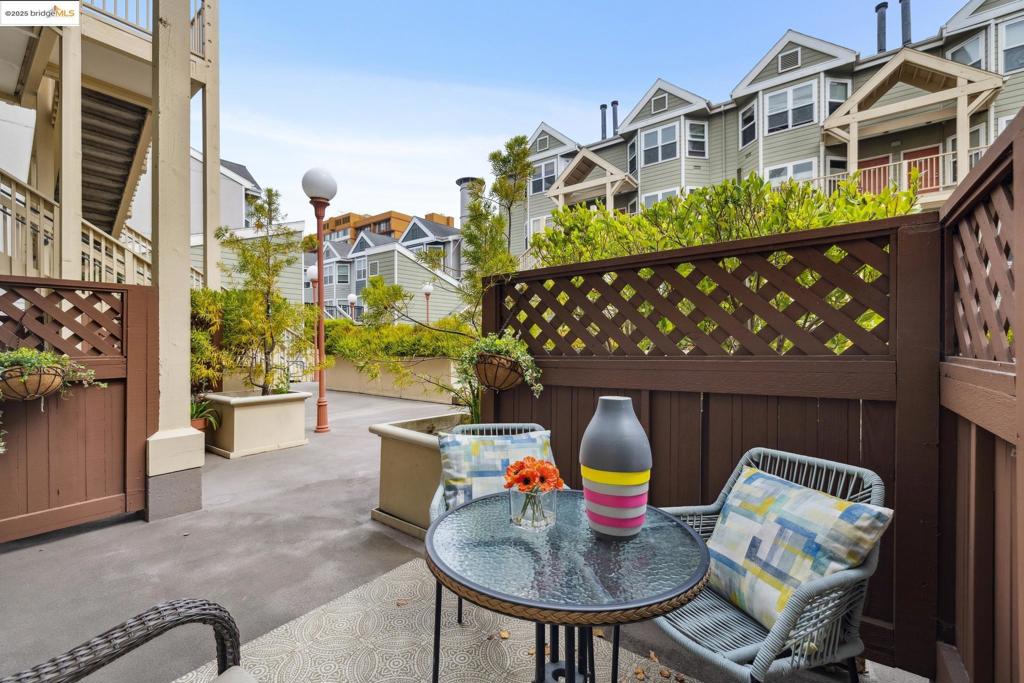 ALAMO SQUARE - Residential