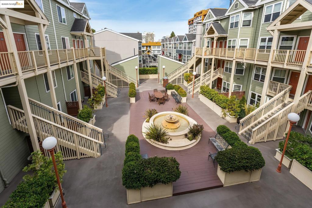 ALAMO SQUARE - Residential
