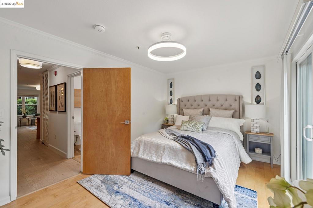 ALAMO SQUARE - Residential