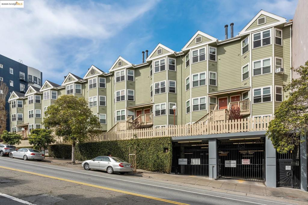 ALAMO SQUARE - Residential